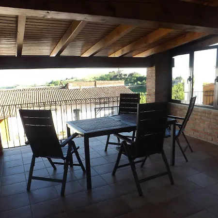 ベッド・アンド・ブレックファスト Domus Amica 4*