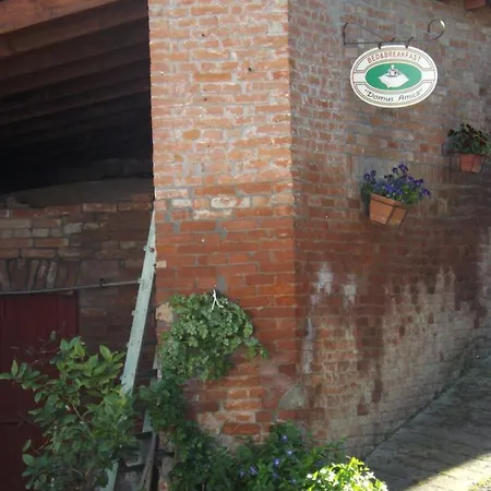 Domus Amica ベッド・アンド・ブレックファスト 4*