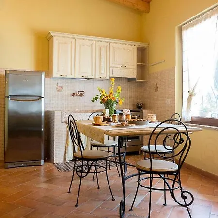 ベッド・アンド・ブレックファスト Domus Amica 4*