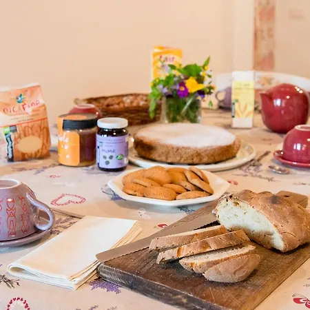 Domus Amica Bed & Breakfast