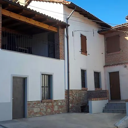 Domus Amica Bed & Breakfast Lu (Piedmont)
