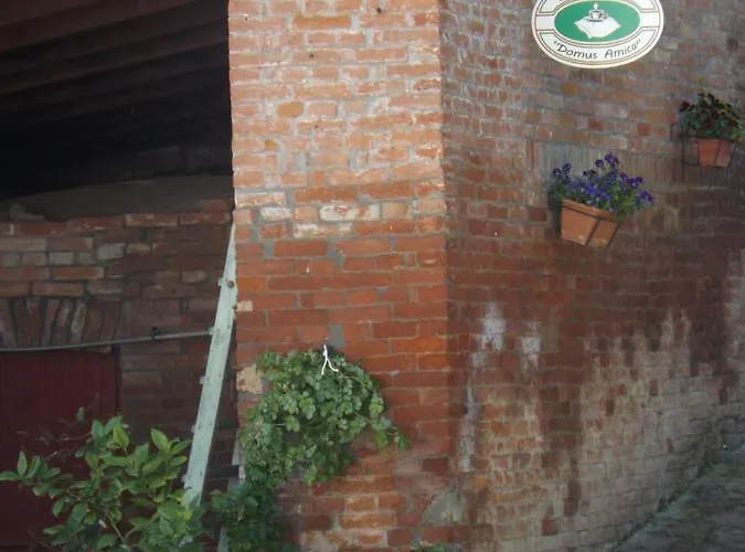 Domus Amica Bed and Breakfast 4*